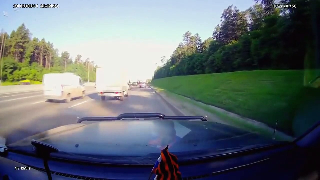 Un élève d’auto-école va prendre une autoroute pour la première fois...