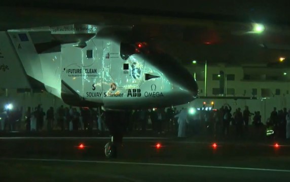 Solar Impulse II atterrit à Abou Dhabi