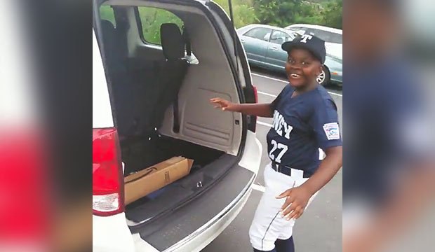 Son père fait semblant d'avoir oublié son anniversaire