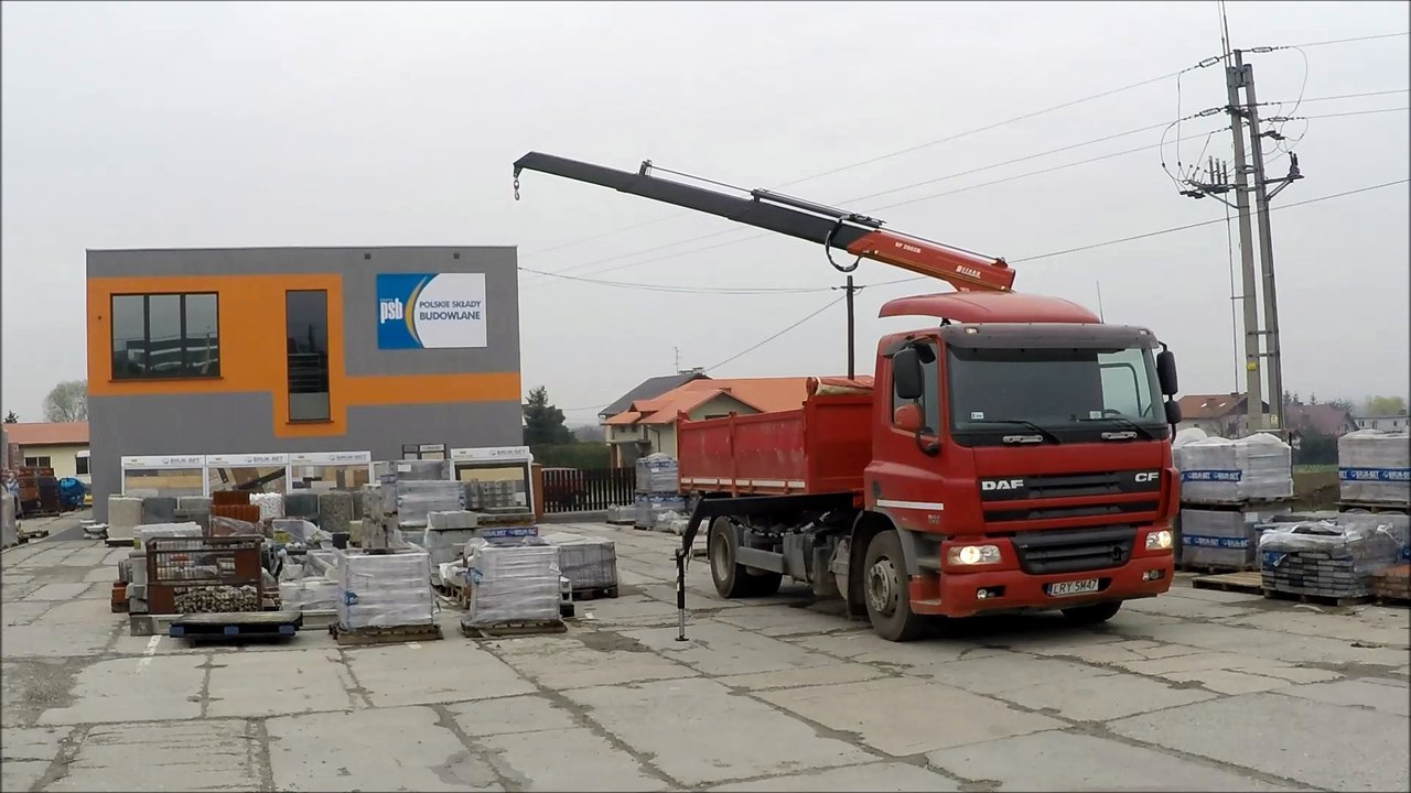 Żuraw BEFARD na samochodzie ciężarowym DAF
