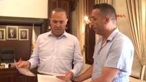 Adana Büyükşehir Belediye Başkanı 'Direkten Dönmüş'