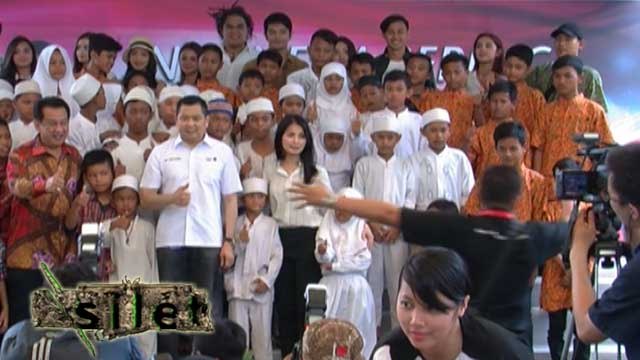 Keseruan Para Artis Saat Berbagi Kebahagiaan Bersama Anak Yatim - Silet 26 Juli 2016