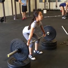 Un conseil, ne provoquez surtout pas cette jeune haltérophile de 11 ans!