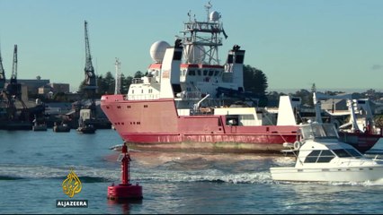 MH370: Search crew in race against time to find missing plane