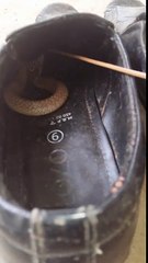 Vous ne devinerez jamais ce que cet Indien a trouvé dans ses chaussures !