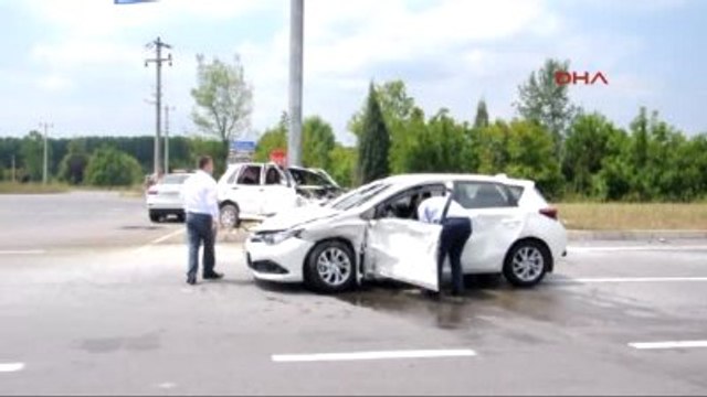 Sakarya Tem Otoyolu Akyazı Geçişinde Kaza 4 Yaralı