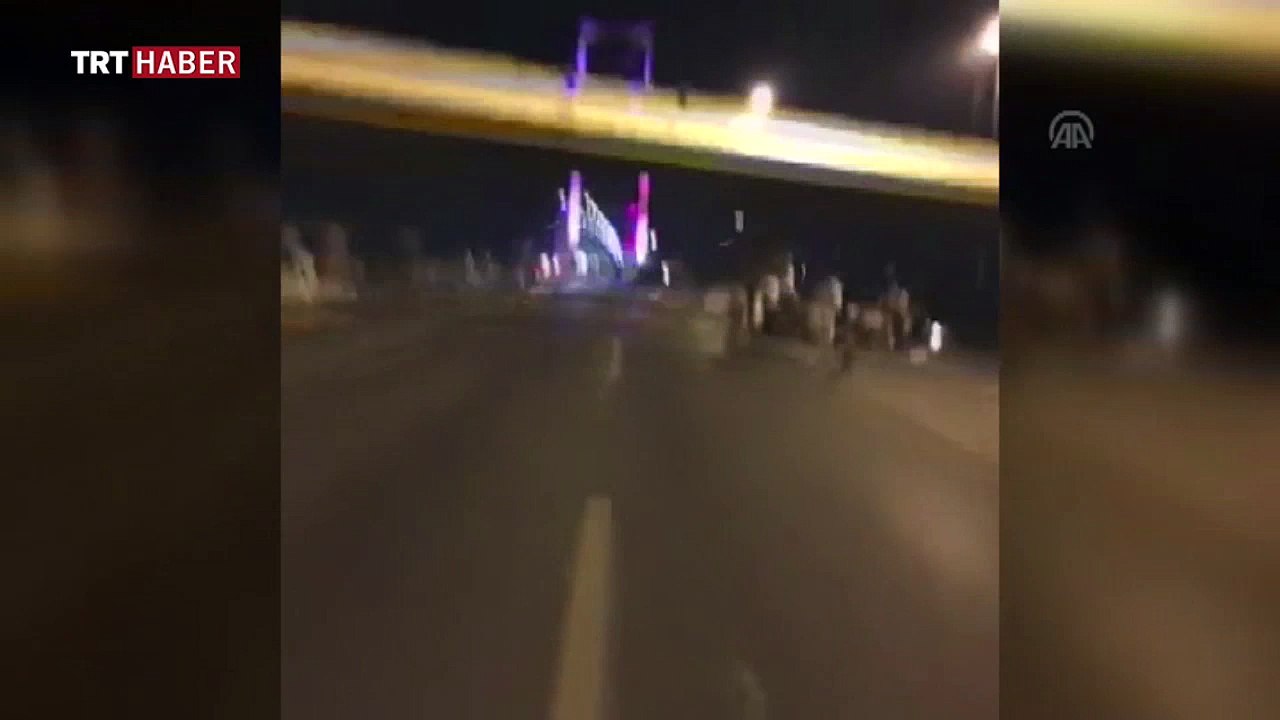 15 Temmuz gecesi ateş eden darbecilerin karşısına bayrakla çıktılar