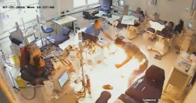 Arnavutluk'ta Tartıştığı Adamı Üzerine Benzin Dökerek Ateşe Verdi