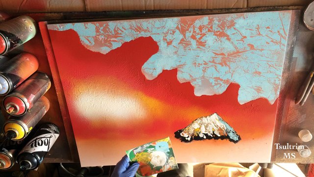 Puy de Dome dans les nuages et Clermont-Ferrand