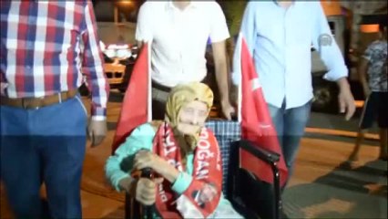 113 Yaşındaki Ayşe Nine "Demokrasi Nöbeti"Nde