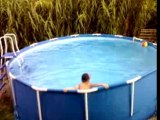 Teddy dans la piscine de Flo