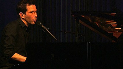 Alex Beaupain chante "Je te supplie" au Fnac Live Festival par Orange Musique