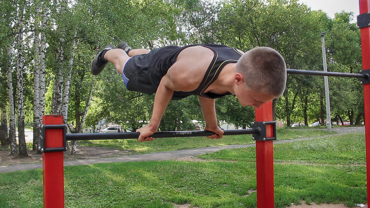 Крокодильчик на турнике. Обучалка по Workout 6