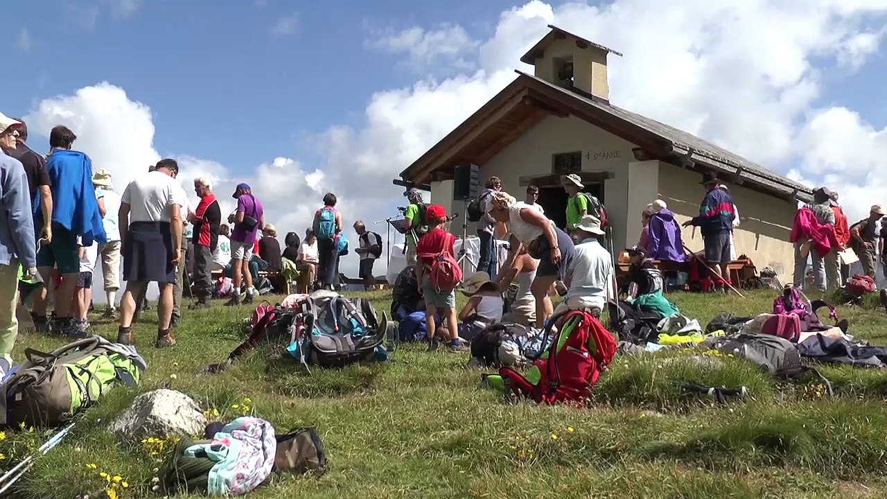 DICI TV : Les pèlerins de St Anne en communion