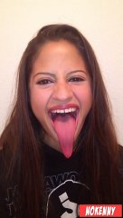 Cette fille a la plus longue langue du monde. Incroyable !