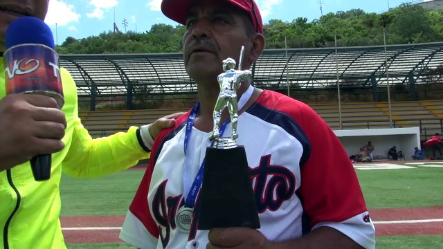 Entrega de reconocimiento a la Liga de Béisbol de Veteranos de Guanajuato