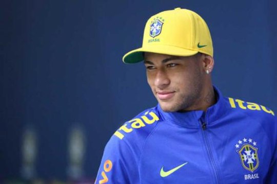 Neymar desmente 'sonho' pelo Flamengo, mas manda beijos para a torcida
