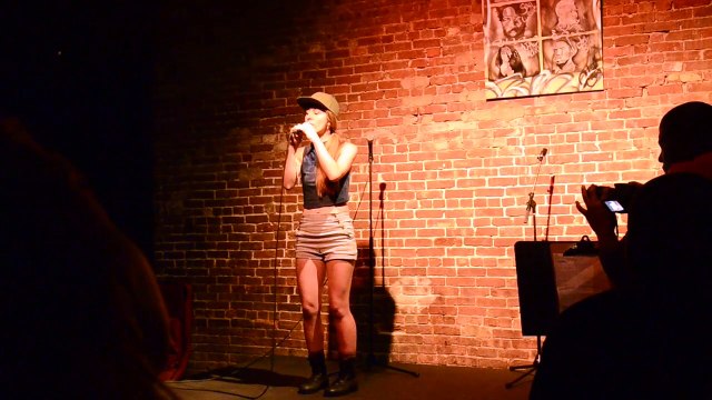 'Didn't Cha Know-' Erykah Badu w- Freestyling at Nuyorican