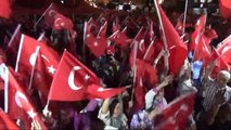 Çanakkale Bakan Dr. Faruk Özlü Çanakkale'de Vatandaşlarla Nöbet Tuttu