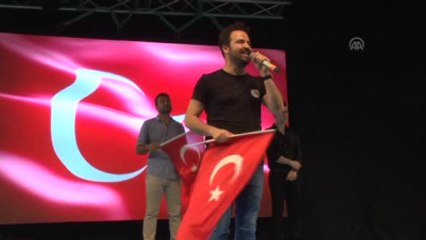 Sanatçılar "Demokrasi Nöbeti"Nde (2)