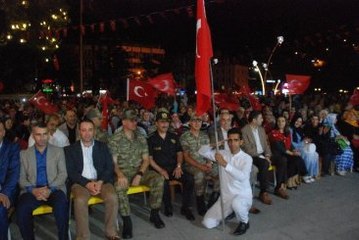 Fetö'nün Darbe Girişimine Karşı Demokrasi Nöbeti Sürüyor