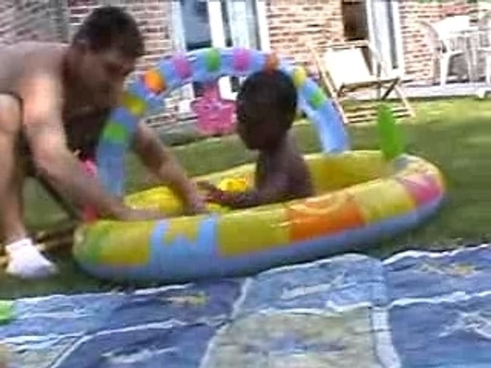 Baignade dans le jardin