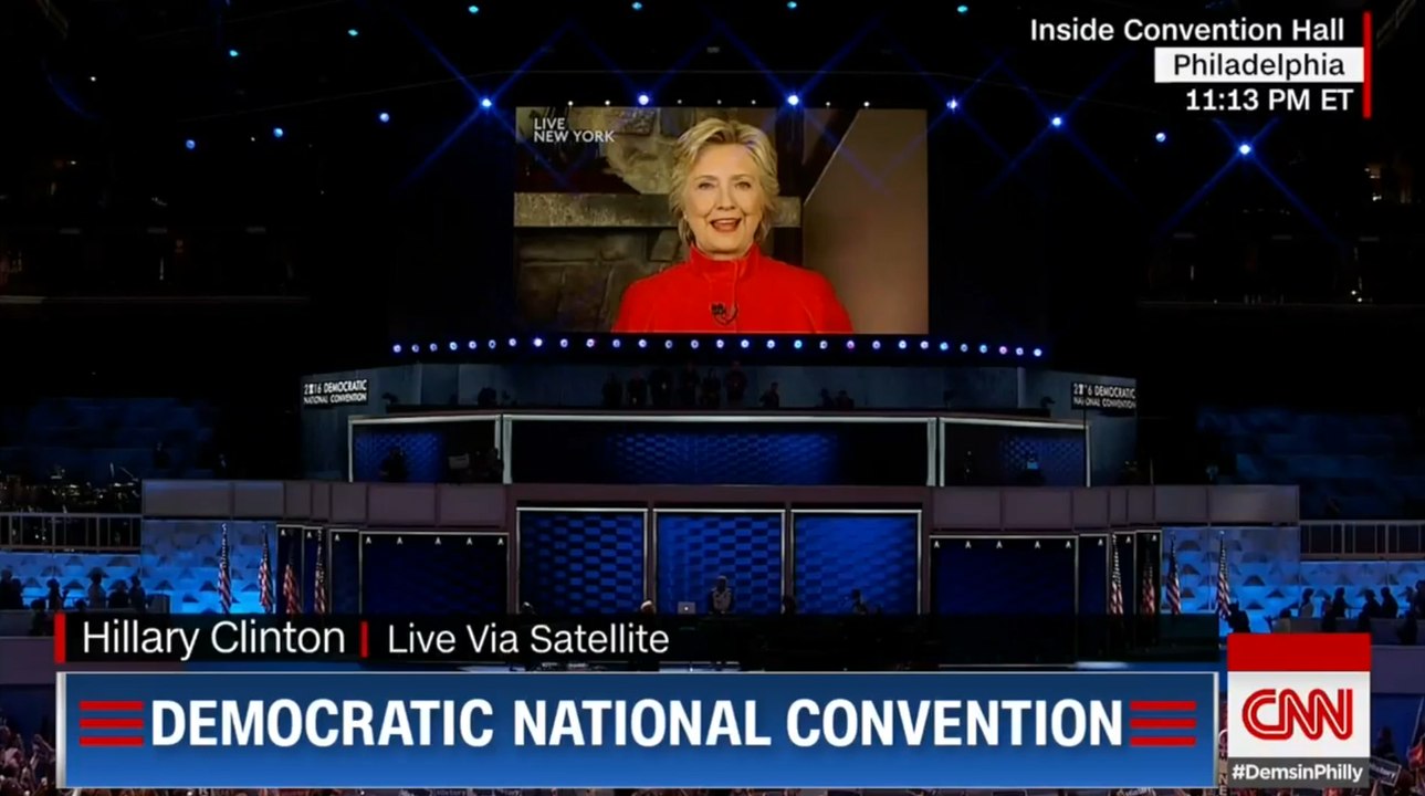 "Nous venons d'asséner un coup sans précédent au plafond de verre" - Hillary Clinton investie comme candidate démocrate