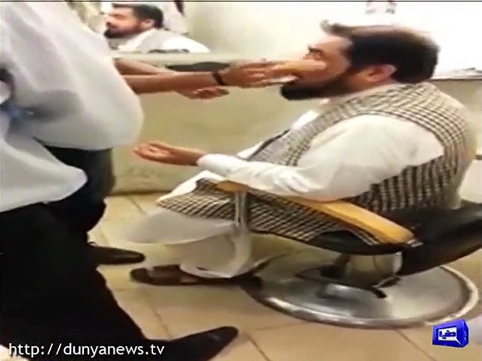 Watch Mufti Abdul Qavi make up room video talking about shemales.