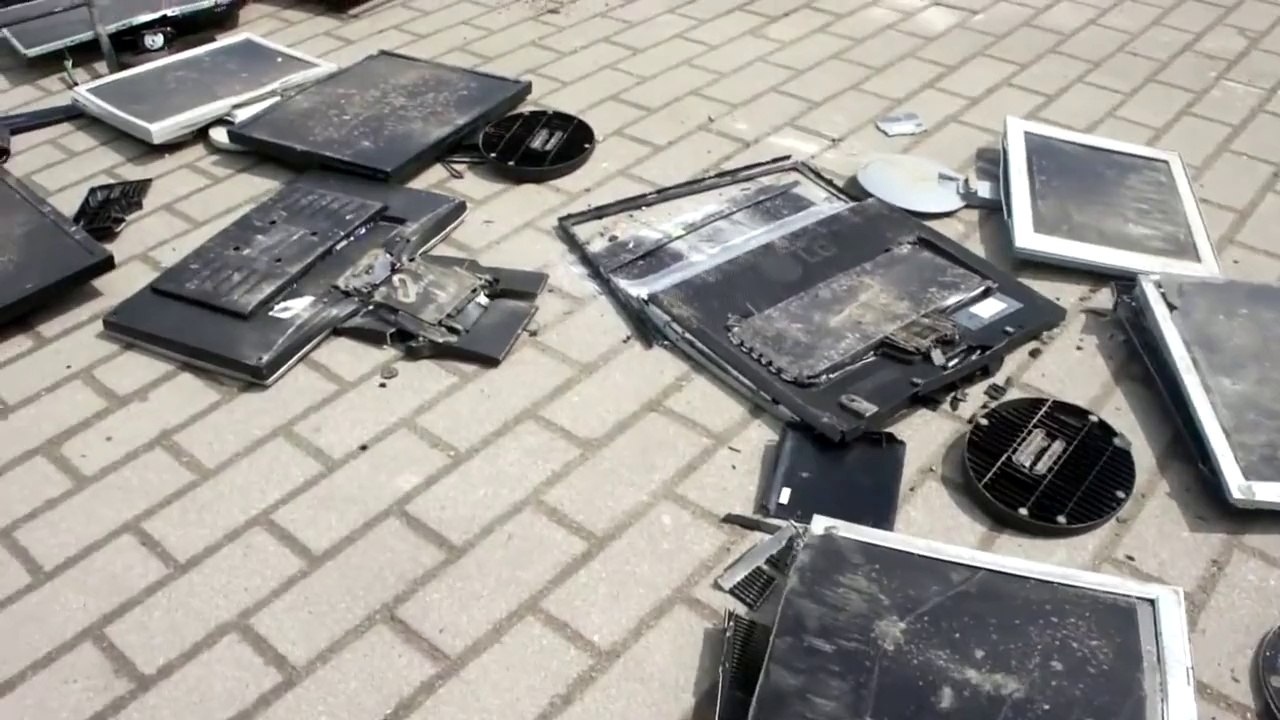 Un rouleau compresseur peut-il écraser des écrans d ordinateurs