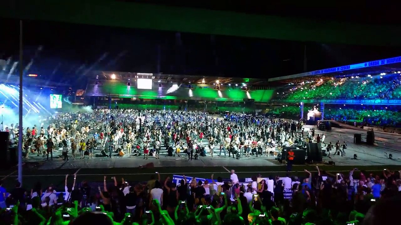 1200 musiciens jouent Smells Like Teen Spirit de Nirvana