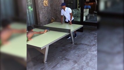 Patrice Evra danse pour l’arrivée de Gonzalo Higuain