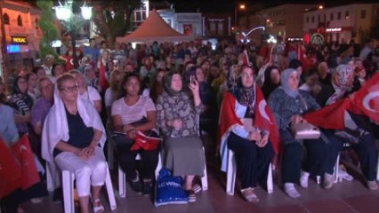 Gurbetçiler Tatil Yerine "Demokrasi Nöbeti" Tutuyorlar