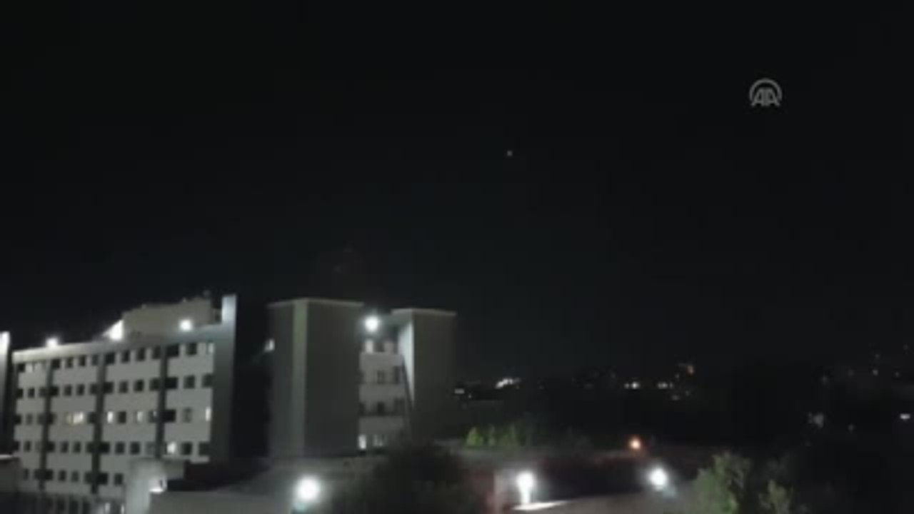 Fetö'nün Darbe Girişimi - Emniyet Müdürlüğü'ne İnmeye Çalışan Helikopter