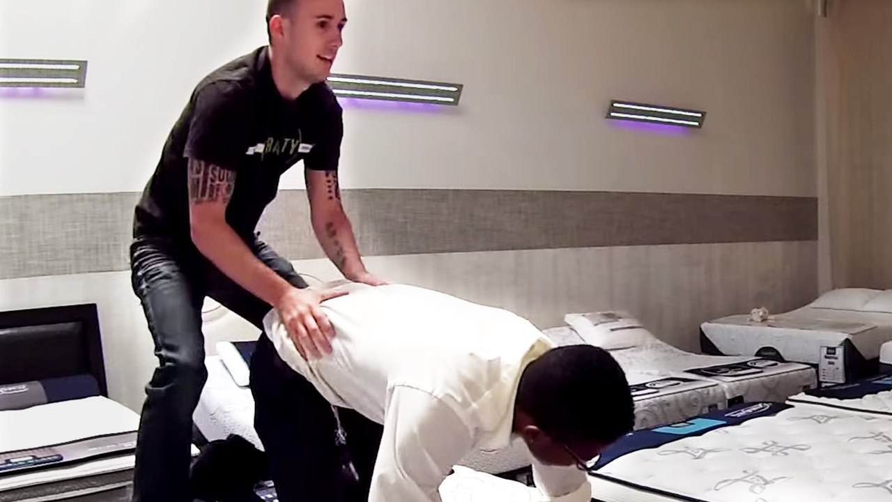 Hilarious Mattress Salesman Prank - Funny Pranks 2016