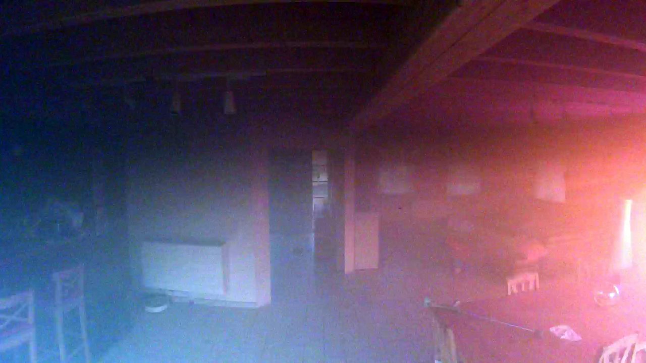 [Partie 2] Une maison prend feu mais est sauvée grâce à une caméra de sécurité