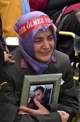 Şehidi, 3 Aylık Nişanlısı Askeri Üniforma ile Uğurladı