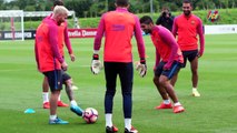 Leo Messi amazing nutmeg Luis Suarez in training