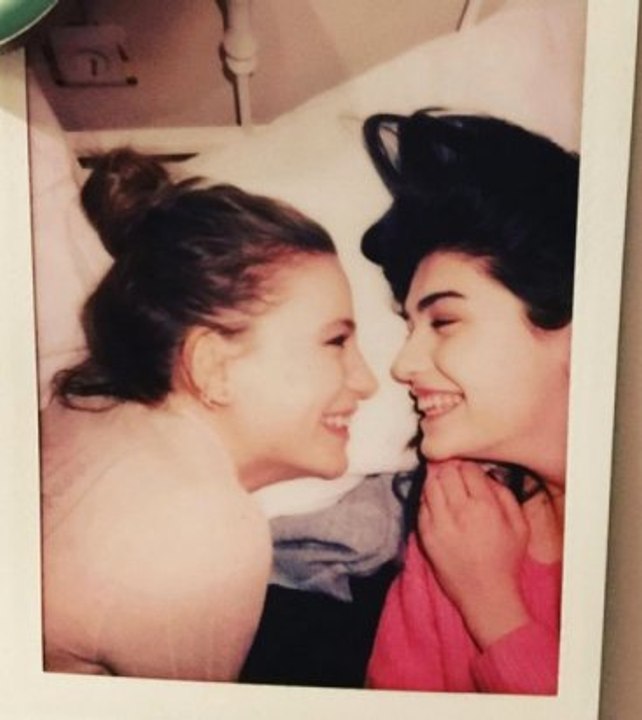 Hazar Ergüçlü, Serenay Sarıkaya İçin Fotoğraf Paylaştı