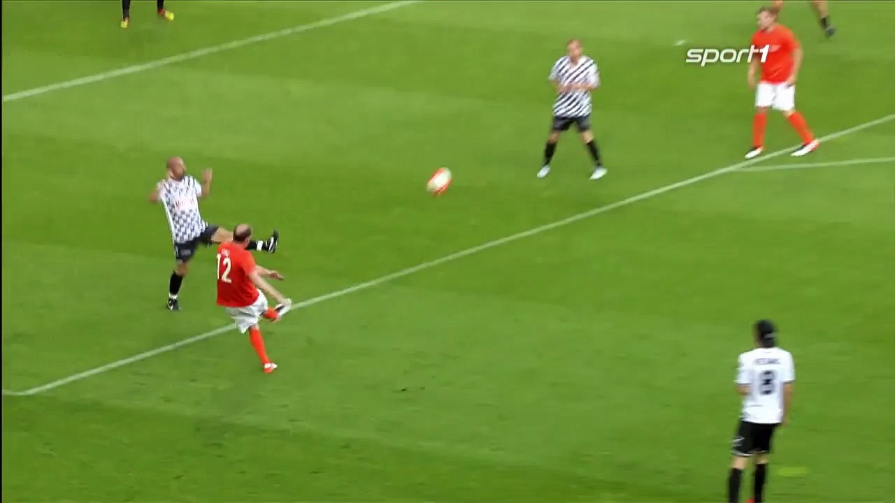 Dirk Nowitzki foire complètement son retourné acrobatique