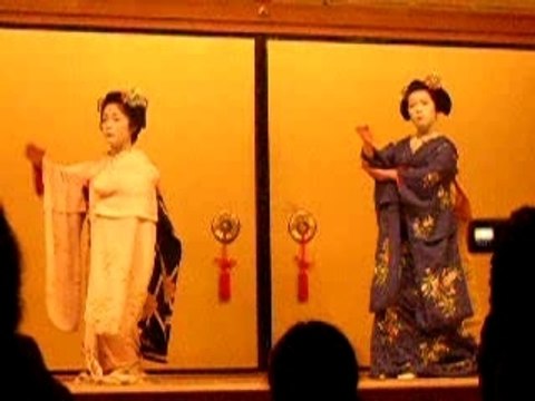 Danse de deux maikos, Kyoto