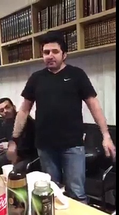 Écouter le il est  trop fort 
