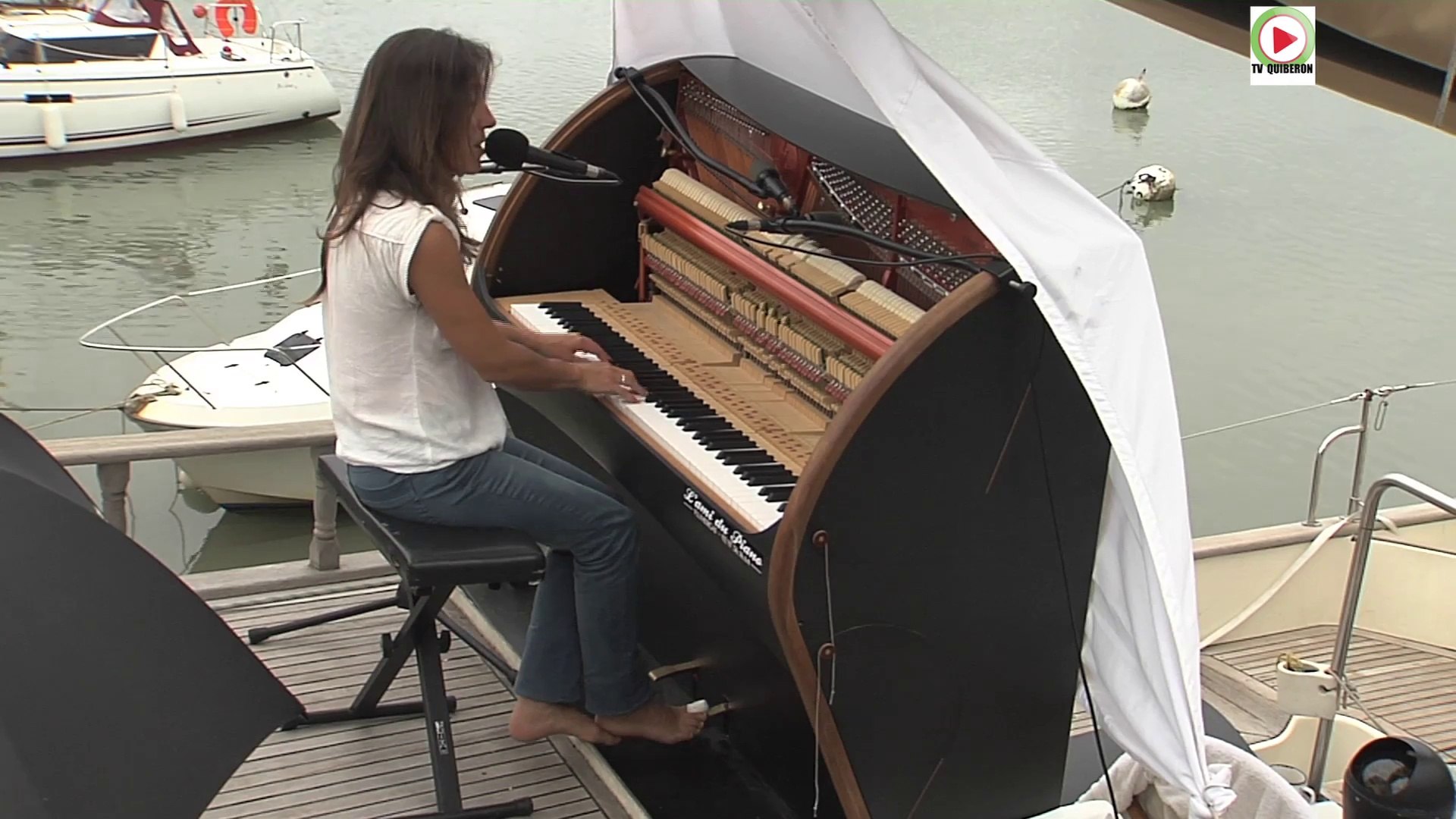 Quiberon: Pianocean un piano sur un bateau - Bretagne Télé - Vidéo  Dailymotion
