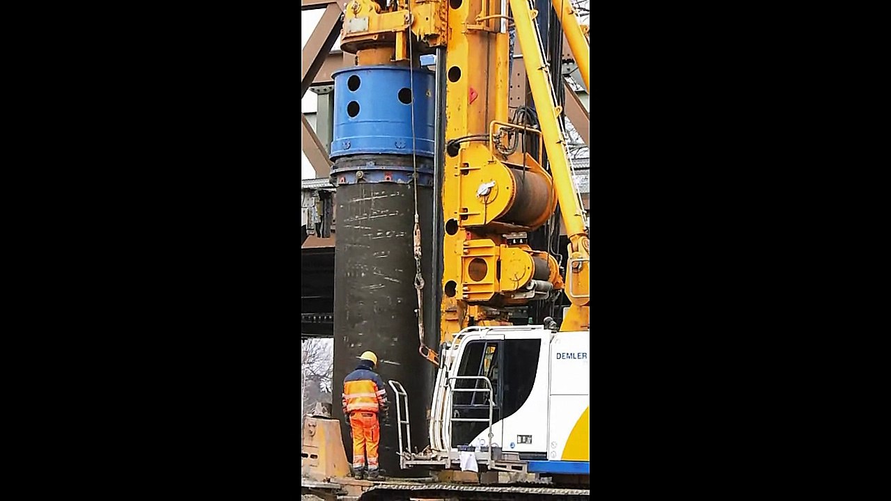 Rotary drilling rig at new freybrücke