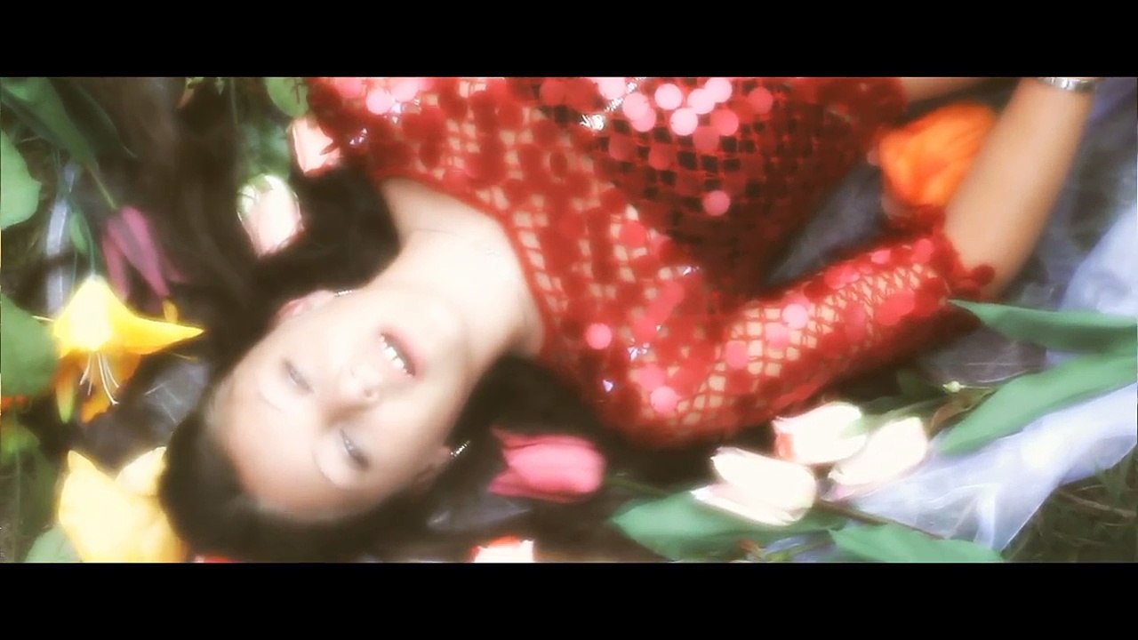 A 14 ans son premier clip EMILIE SCHEID - Mets de l'Or [official clip]