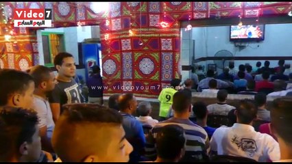 بالفيديو.. جماهير الأهلى تحتشد على المقاهى لمتابعة مباراة الوداد
