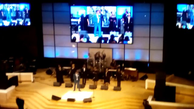 Donald Lawrence & Co. sings hits McDonalds Gospel Tour (Houston,Tx) Part 1