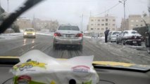 الثلج يغطي معظم شوارع عمان 22-01-2012‏.