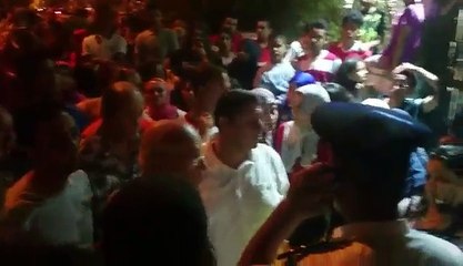 بالفيديو .. الشرطة تفاوض أهالى  كمباوند اكتوبر لفض تجمهرهم