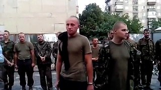 Снежное   пленные украинские военные 2 0 29 авг  2014 г