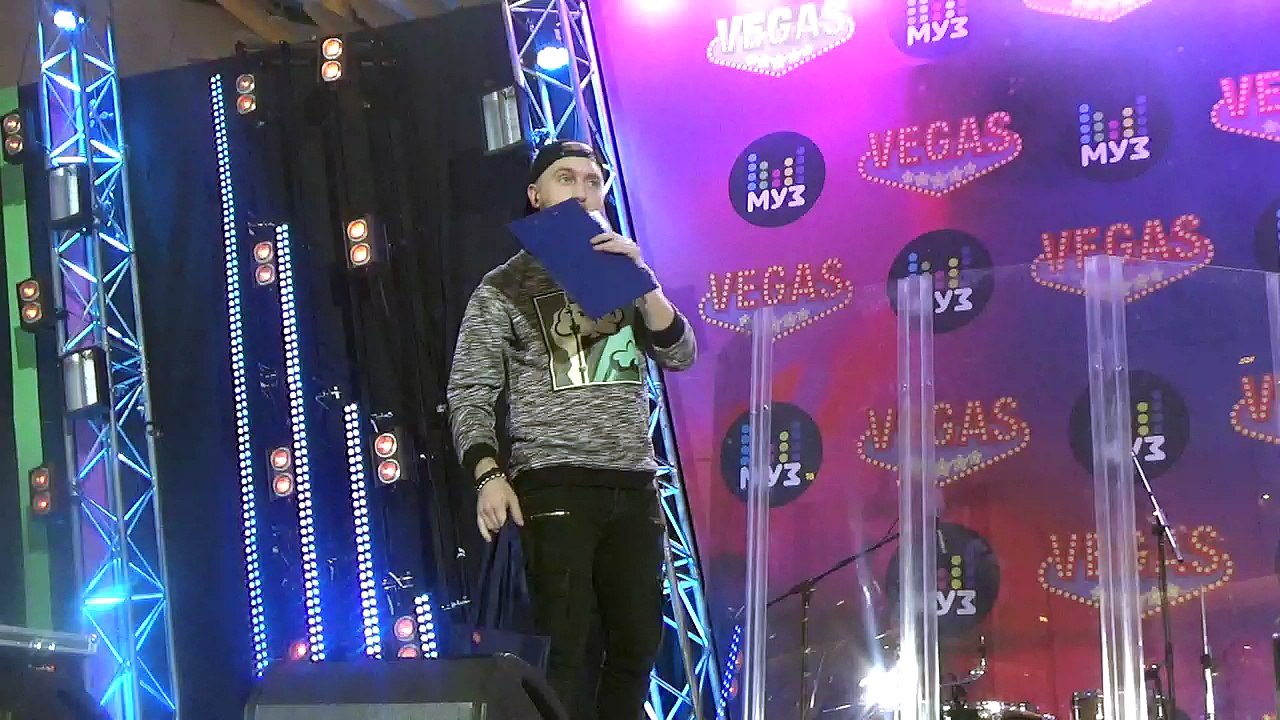 Грег разыгрывает призы